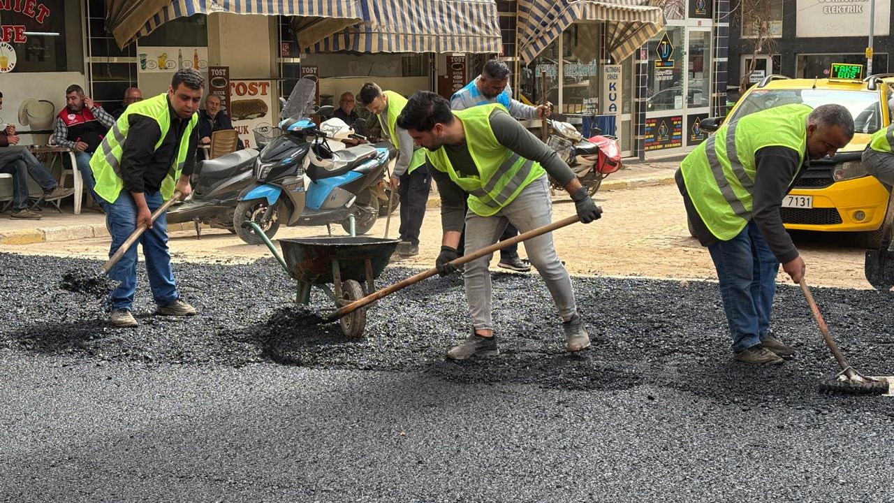 Balıkesir Büyükşehir, Erdek'te yol çalışmasına devam ediyor