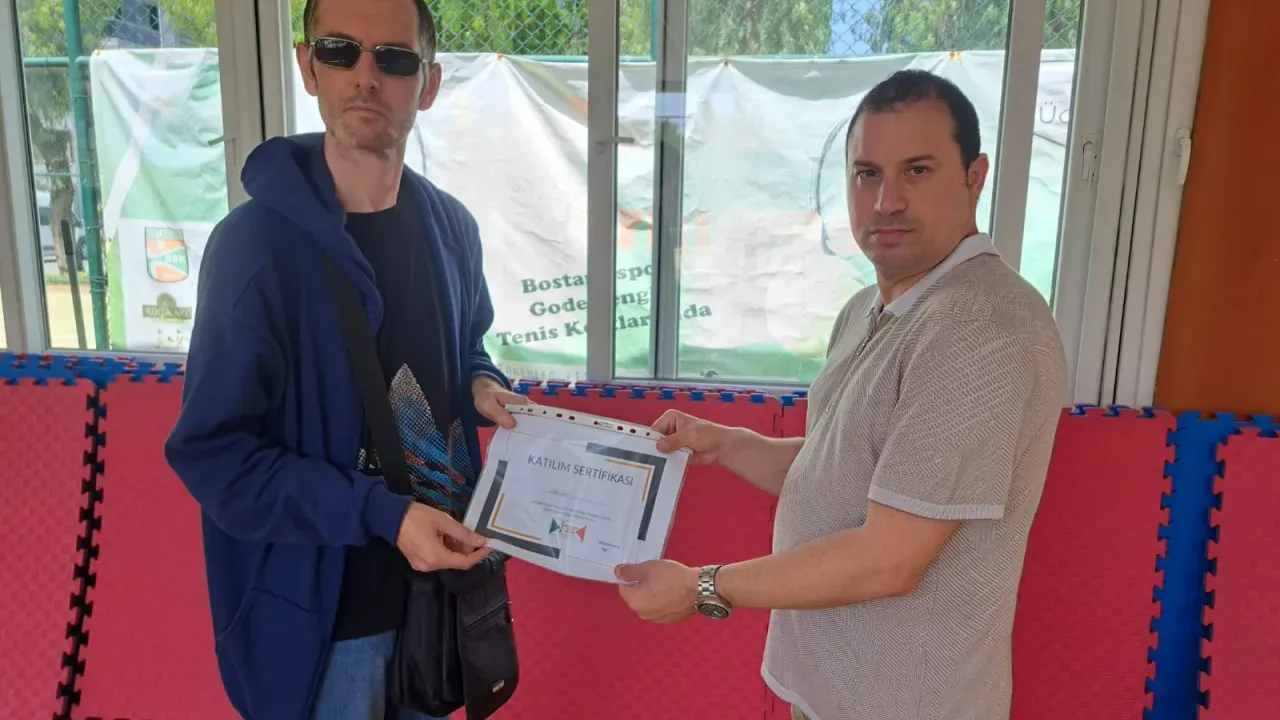 Otizmli bireyler mandala ile sosyalleşiyor