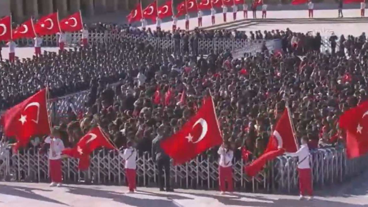 Anıtkabir'e sadece slogan atmak için gelmişler!