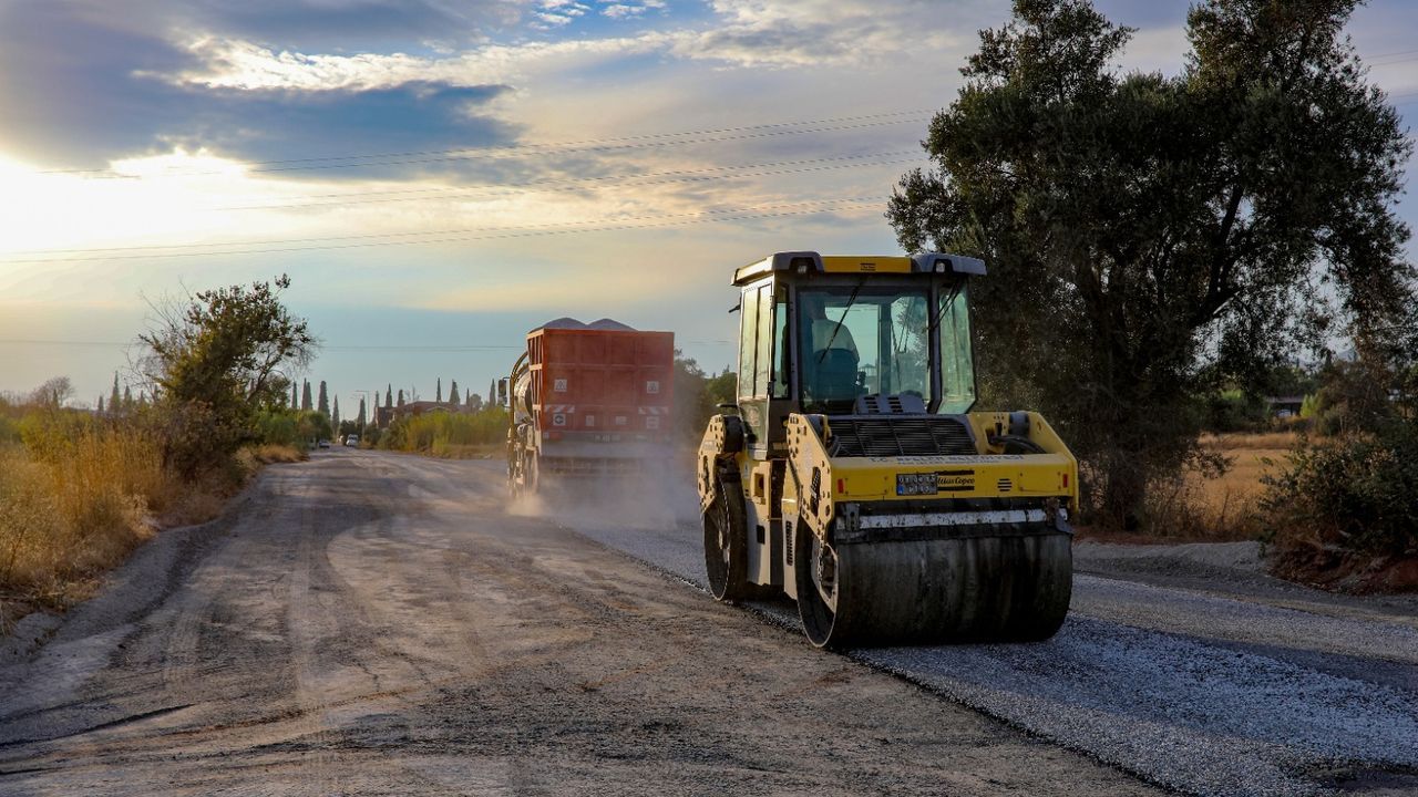 Asfalt çalışmaları devam ediyor, Efeler'in yolları yenileniyor