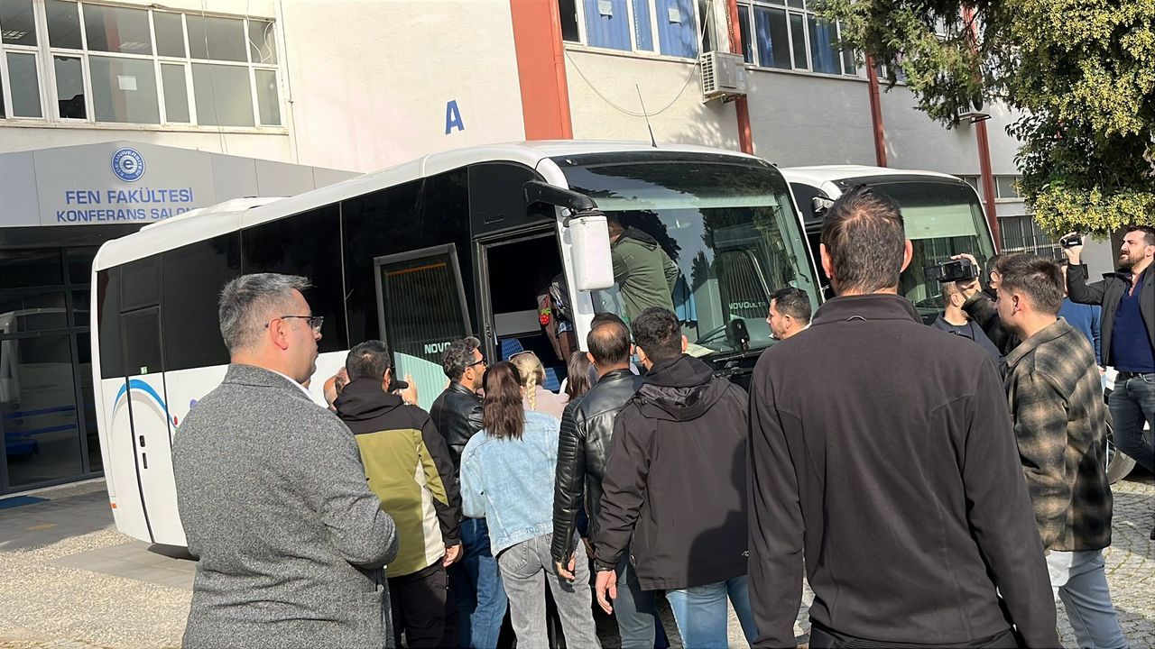Bakanı protesto eden 5 öğrenci gözaltına alındı
