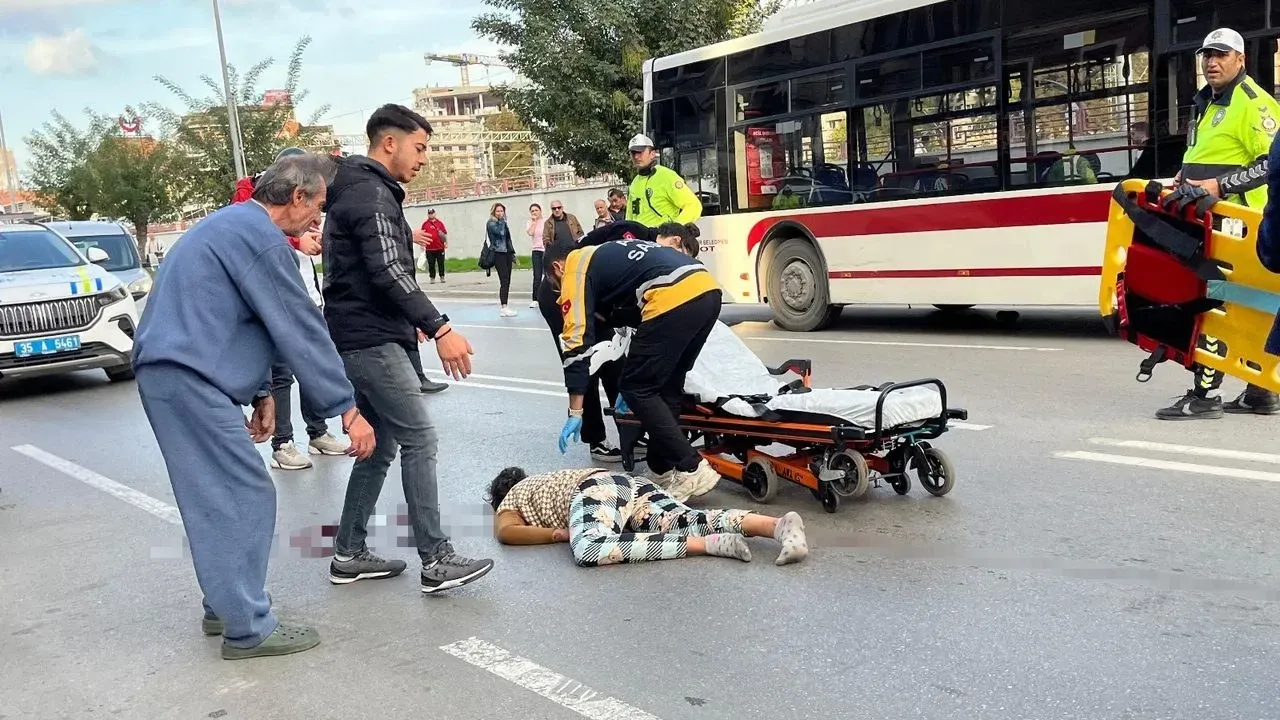 Belediye otobüsü çarptı...Metrelerce savruldu