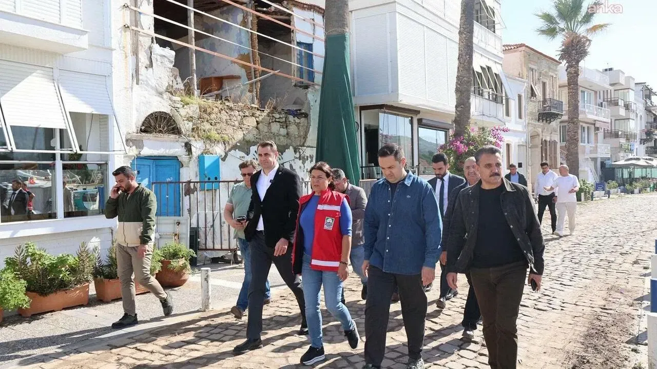 CHP heyeti'nden Foça'ya dayanışma ziyareti