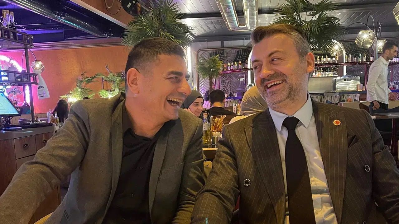 CHP'den Ak Parti'ye geçiş sonrası pozlar tepki topladı