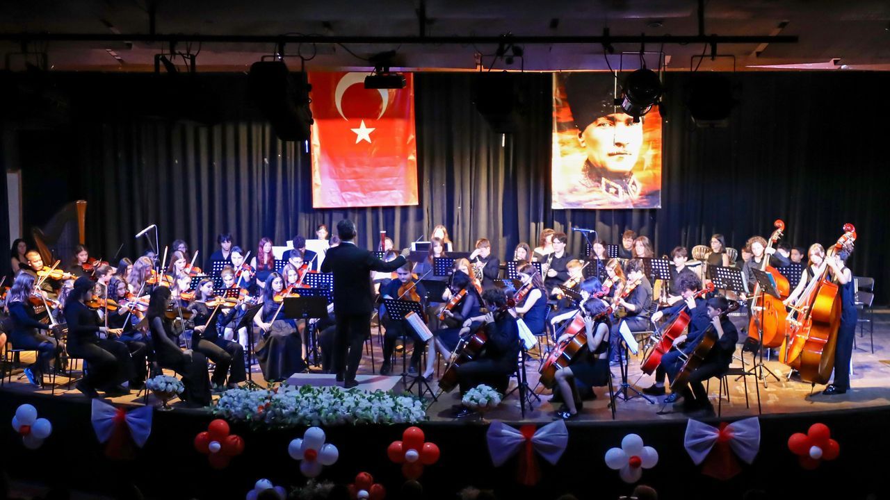 Çocuk Senfoni̇'den Cumhuri̇yet Konseri