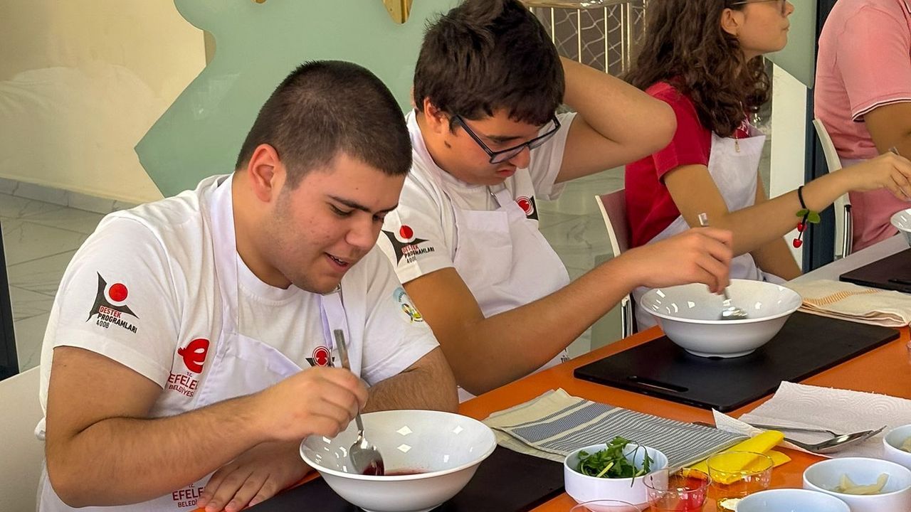 Efeler'in özel bireyleri 'Meslek Mutfağı 'nda üretimde