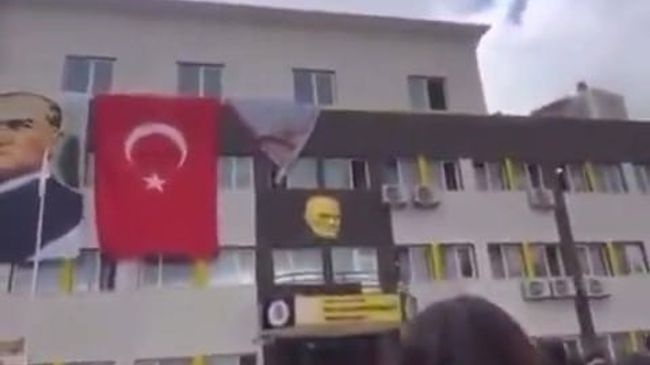 Erdoğan posterini indiren lise öğrenciye uzaklaştırma cezası
