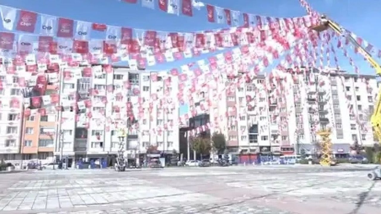 Eskişehir sokakları CHP mitingi için hazır