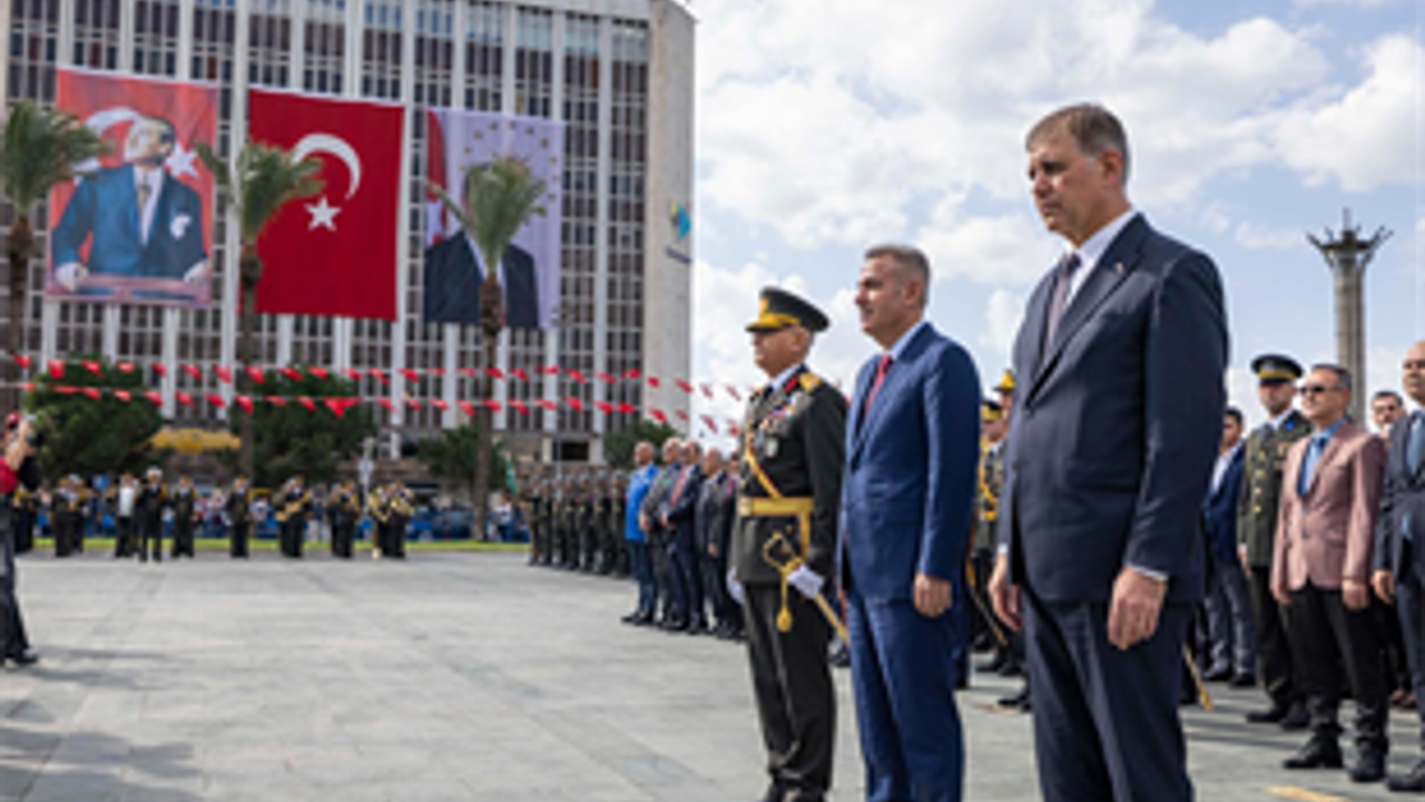 İzmir'de Cumhuriyet Bayramı kutlamaları başladı