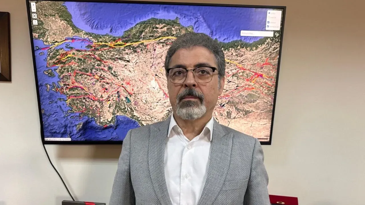 Sözbilir'den İzmir için uyarı: 'Yıkıcı deprem kapıda!'