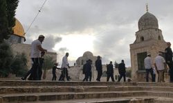 Yüzlerce İsrailli yerleşimci, Mescid-i Aksa'ya girdi