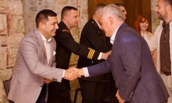 Kuşadası'nda  ilçe protokolü bayramın ilk günü vatandaşla bayramlaştı