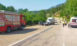 Adana’da ambulans ile otomobil çarpıştı: 1 ölü, 3 yaralı