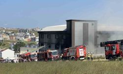 Arnavutköy’deki terlik fabrikasında çıkan yangın söndürüldü