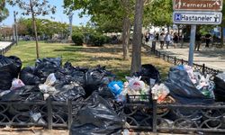 Çöp yığınları İzmir’i sararken vatandaş tepkili!