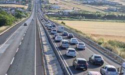 İstanbul’dan Trakya’ya akın: Tatilciler yola çıktı, şeritler doldu
