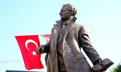 Karşıyaka’da Nazım Hikmet şiirlerle anıldı