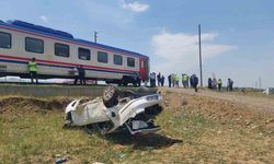 Muş’ta tren otomobile çarptı: 1 yaralı
