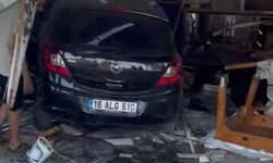 Otomobil, lokantaya girdi: 5 kişi hastanelik oldu