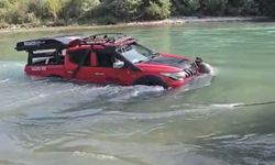 Tunceli’de Munzur Çayı’na uçan araç ekipler tarafından çıkarıldı