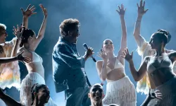 Harbiye'de yaz klasiği... Kenan Doğulu'dan efsane performans