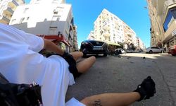 Otomobille çarpışan motosikletli ölümden döndü
