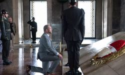 Özgür Özel'den Atatürk'ün mozolesi önünde diz çöken Francken'e mektup