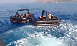 Yunan askerleri 2 can salı içindeki 19 kaçak göçmeni ölüme terk etti