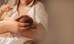 Anneler dikkat: Bebeğiniz emmiyorsa nedeni parfümünüz olabilir