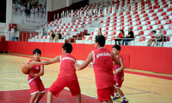 Bayraklı’da yaz spor okullarına 3 bin 77 kişi katıldı
