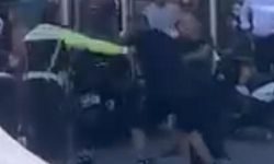 İzmir’de polise tekmeli yumruklu saldırı