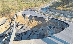 Kuşadası'nda çöken yol Meclis'e taşındı... Yanlış dolgu mu?
