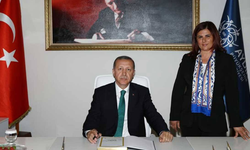 Özlem Çerçioğlu AKP'ye Katıldı: 'Alnım Ak, Başım Dik'