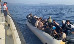 Sahil Güvenlik İzmir açıklarında göçmenleri durdurdu