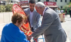 Bornova Cumhuriyet Meydanı'nda çifte kutlama