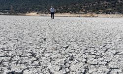 Eğirdir Gölü ikiye bölündü:İçme suyu zor durumda