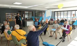 Nilüfer’de huzurevi sakinleri “Balon Voleybolu” ile eğlendi
