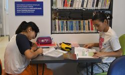 Öğrencilerin gözdesi kütüphane ve kitap kafe