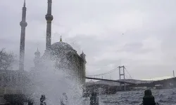 Akdeniz hariç kıyılarda yağış var... Marmara'ya kuvvetli rüzgar uyarısı