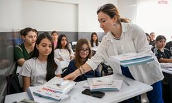 Bornova Belediyesi'nden 2 bin öğrenciye eğitim desteği