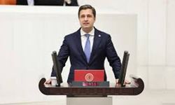 CHP'den Sert Tepki: 'Cumhurbaşkanı'nı Ne Oturarak Ne de Ayakta Karşılayacağız'