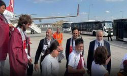 İsrail'in alıkoyduğu Türkler yurda döndü!