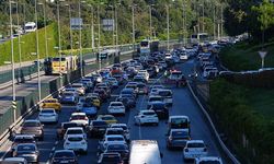 İzmir'de trafik durma noktasında..15 Ekim trafik raporu