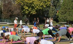 Karşıyaka'da yaza 'yoga' ile veda