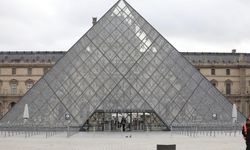 Louvre Müzesi'nde çalınan eserler hala kayıp