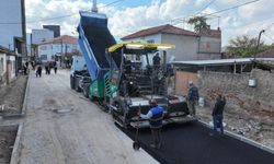 Ahmetli Cami Caddesi'nde asfalt çalışmaları başladı