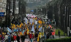 Emekçiler İzmir'de 'Geçinemiyoruz' mitingi düzenledi