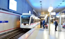 İzmir Metrosu'nda genç yolculara bağırarak gerginlik yarattı