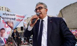 Seçilmiş başkanın fotoğraflarını kaldırdılar!