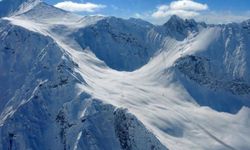 Dağ yürüyüşünde kaybolan 4 kişi çığ altında ölü bulundu